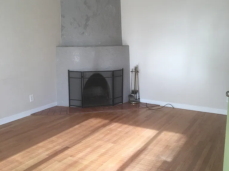 900 Girard Blvd NE — Photo 4