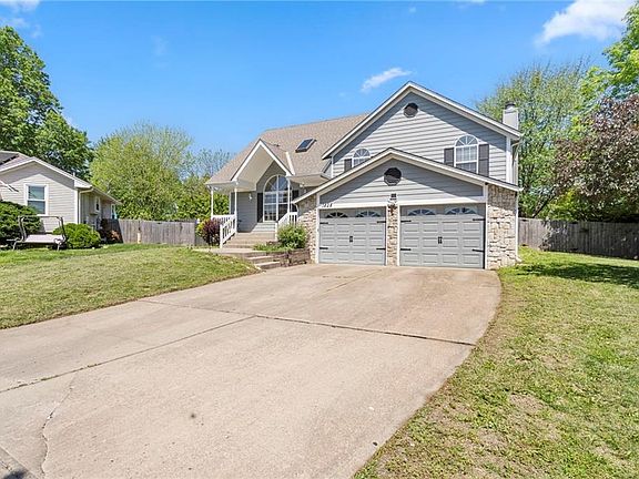2nd image of 1828 NE Burgandy Cir