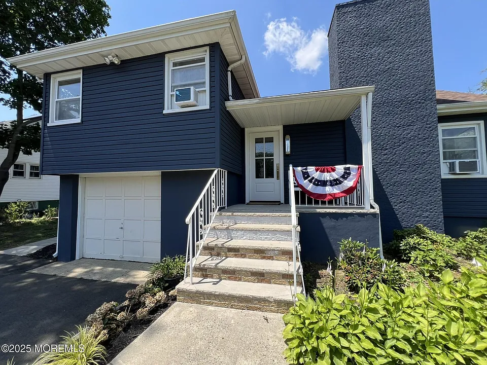370 Macarthur Ave