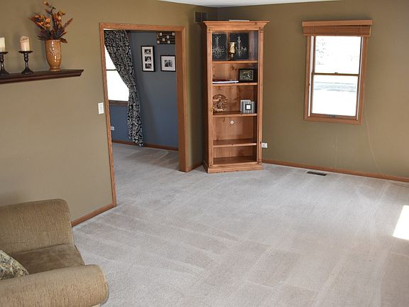 5th image of 219 Deerhaven Dr