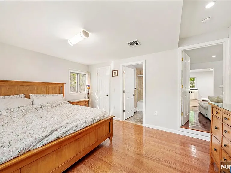 3 Burton Pl — Photo 12