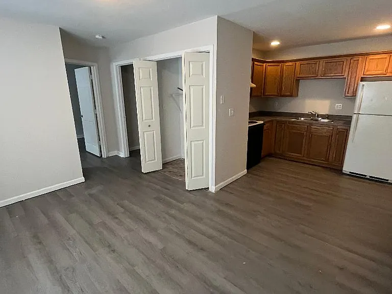 307 Decker St — Photo 2