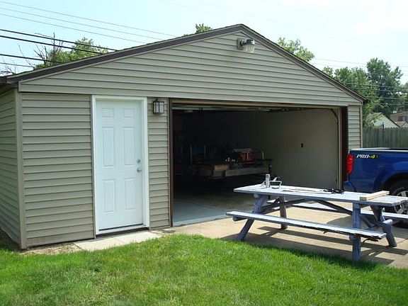 3rd image of 6819 McGuire St