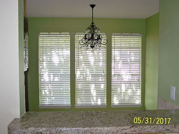 Bright & sunny dining area