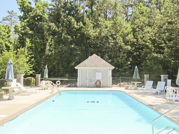 HOA includes Pool!