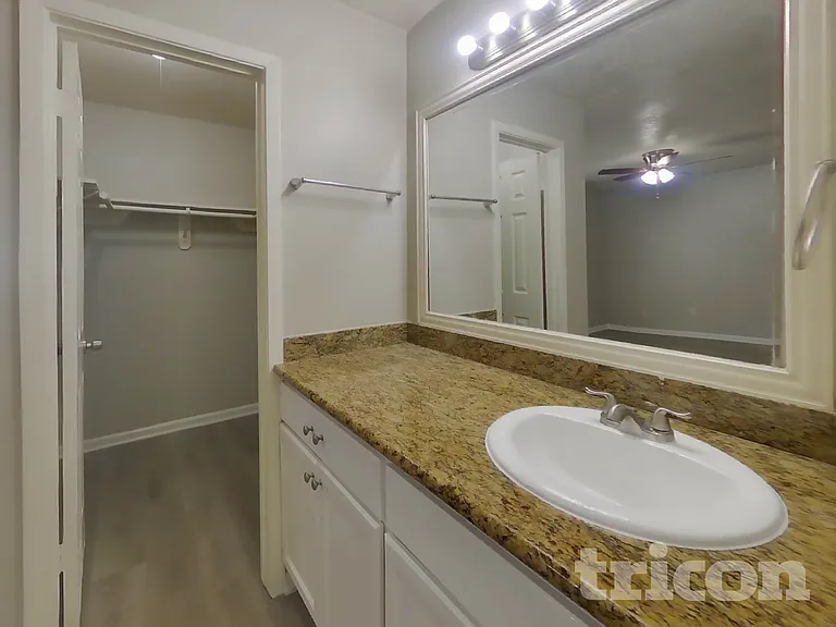 1391 Tenderden Dr — Photo 9