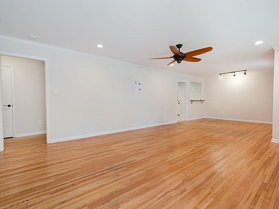 3rd image of 1719 Weston Ave