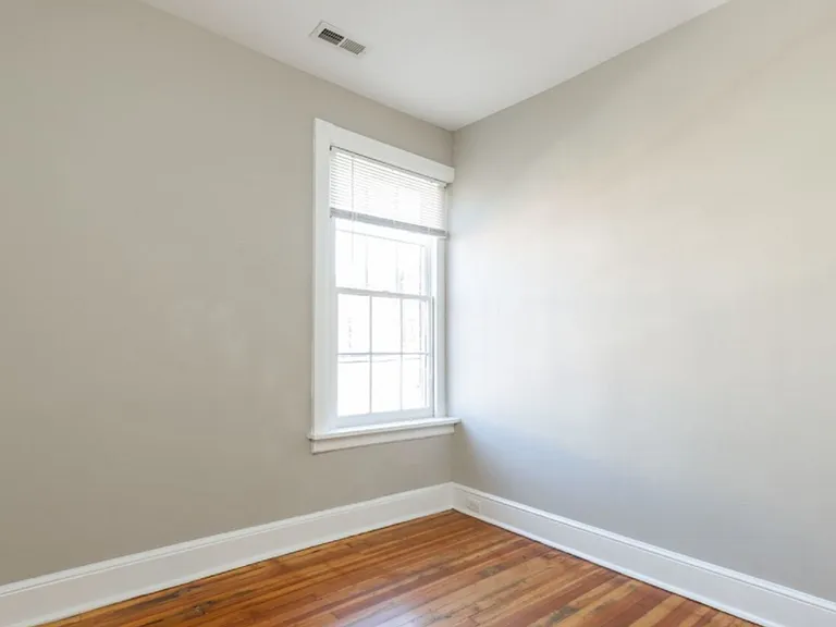 939 W Grace St — Photo 4
