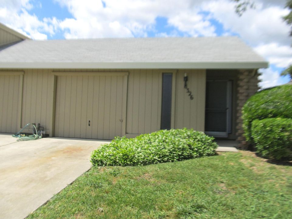 1 car garage with remote controlled opener