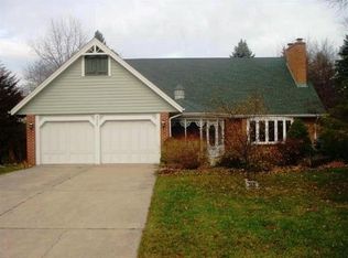 3400 Oak Tree Ln, Elmwood Park, WI 53405