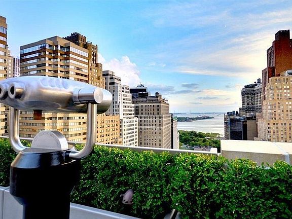 3rd image of 88 Greenwich St APT 316