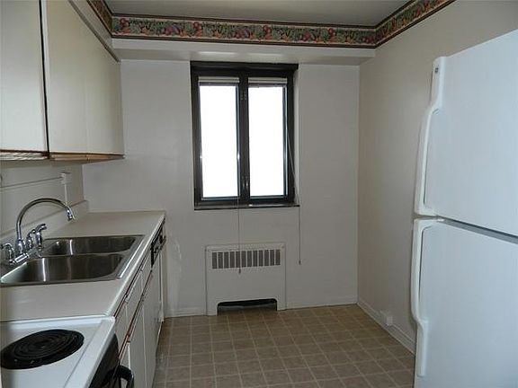 5th image of 3100 N Lake Shore Dr APT 1407