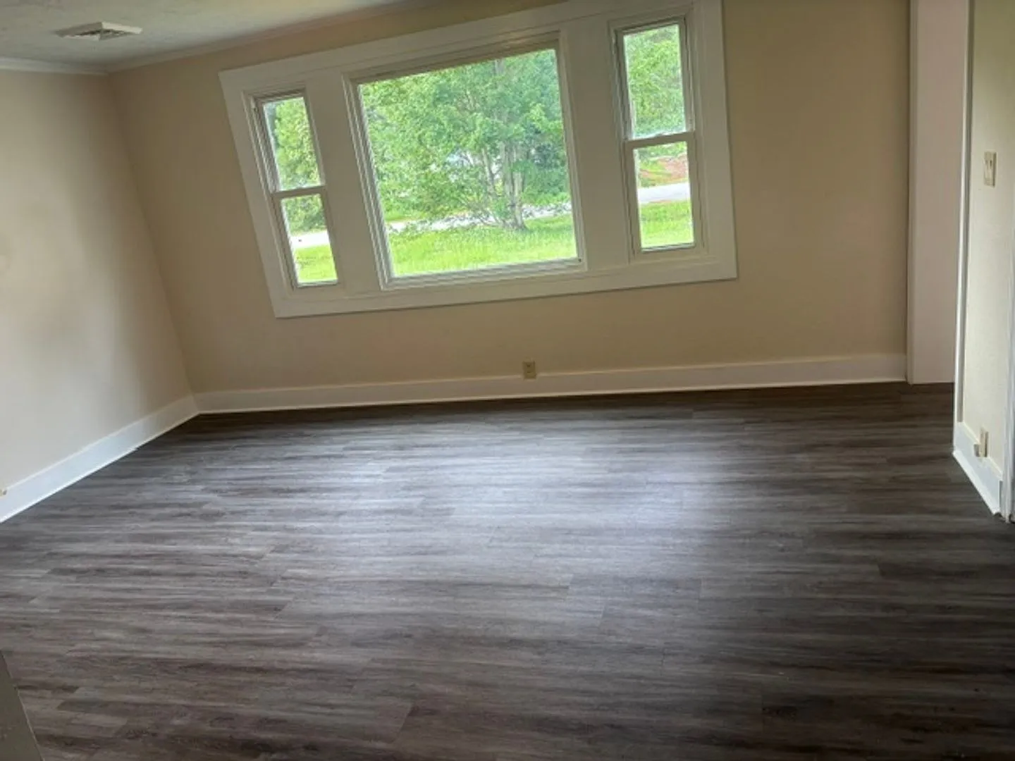 118 Kenneth Blvd. — Photo 2