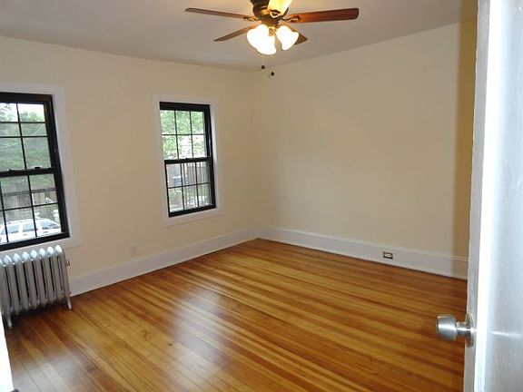 3rd image of 2266 23rd St
