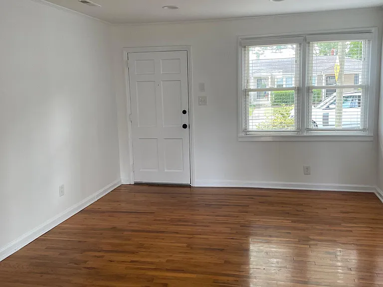 2329 Bernard St — Photo 3