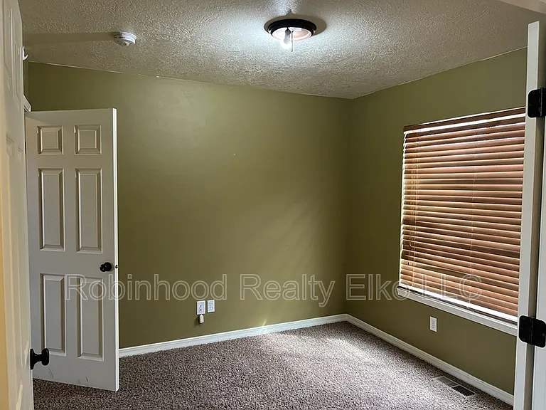 214 Brookwood Dr — Photo 14