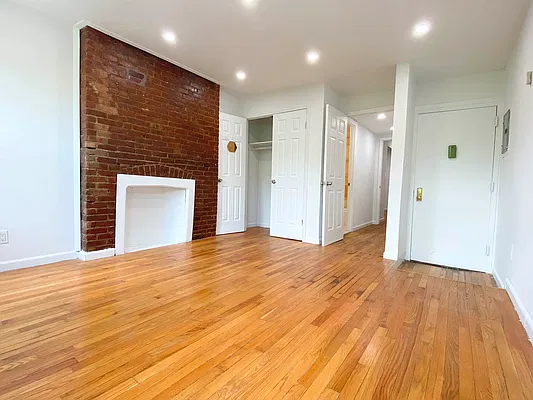 Rented by Bond New York | media 2