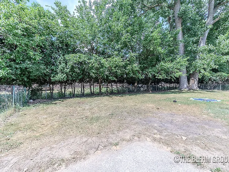 2 bed, 900 sqft, $1,600 — Photo 4