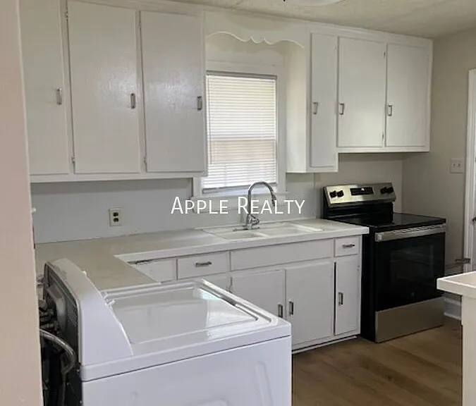 102 W Maynard Ave #A — Photo 2