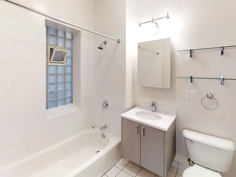 1253 W Grace St #1 — Photo 2