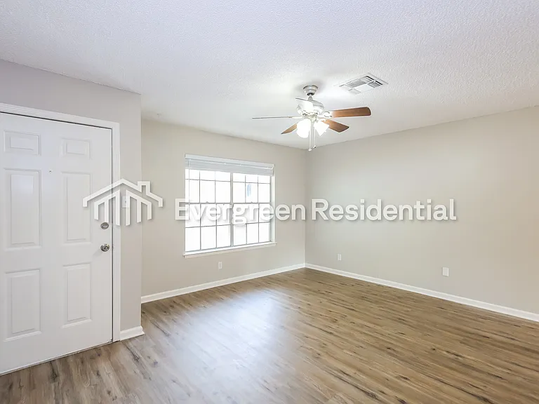 5930 Cliff Valley Dr — Photo 4