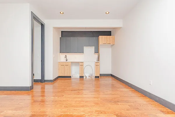 Rented by Brooklyn Group | media 18