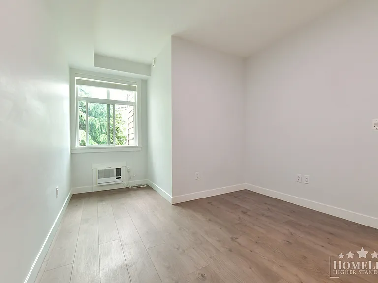 20696 Eastleigh Cres #318 — Photo 9
