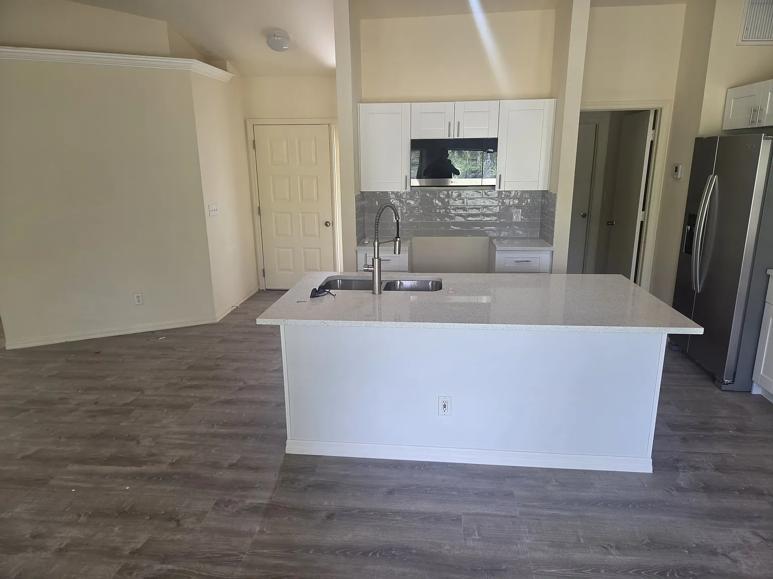 3 bed, 1602 sqft, $2,700 — Photo 3