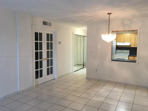 1085 W 68th St APT 102, Hialeah, FL 33014