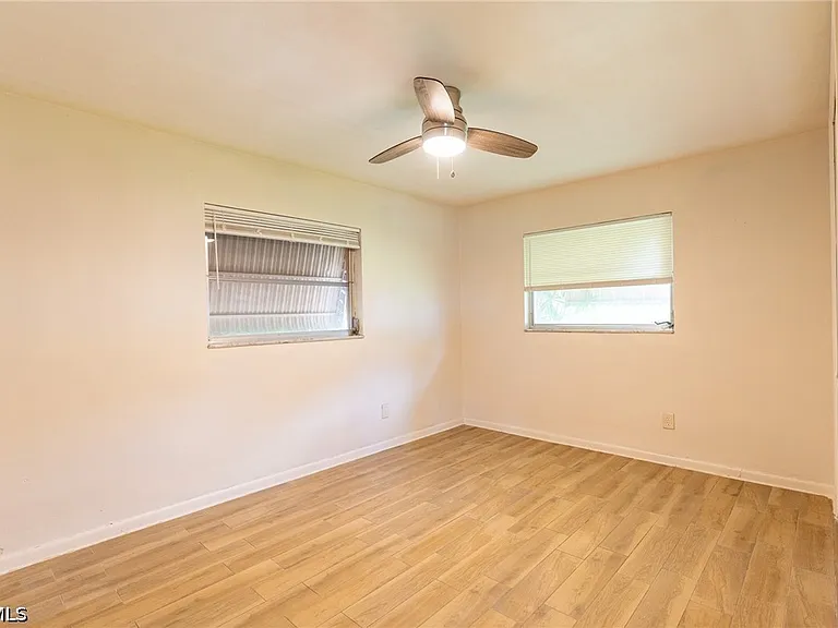 235 SE 45th St — Photo 23