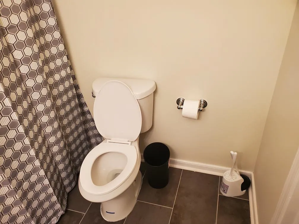 4 bed, 3.0 bath, 2052 sqft, $949 — Photo 4
