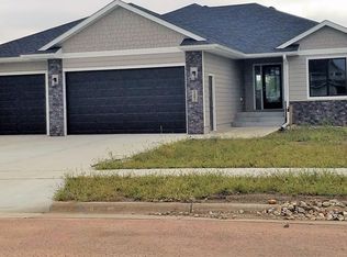 1301 W 27th St, Yankton, SD 57078