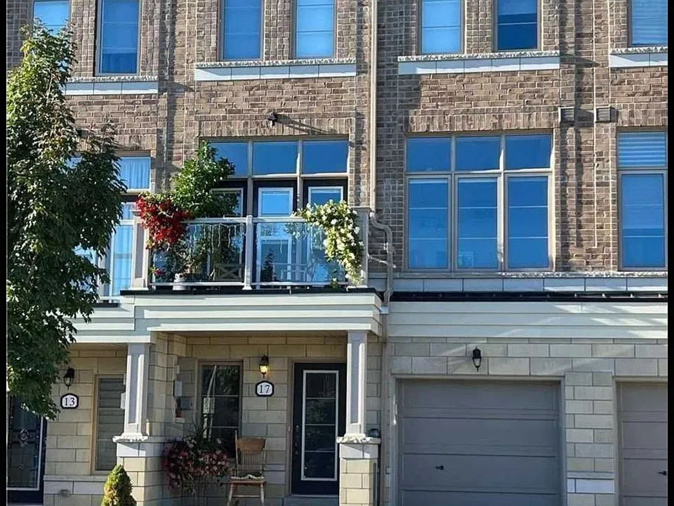 17 Cornerbank Cres