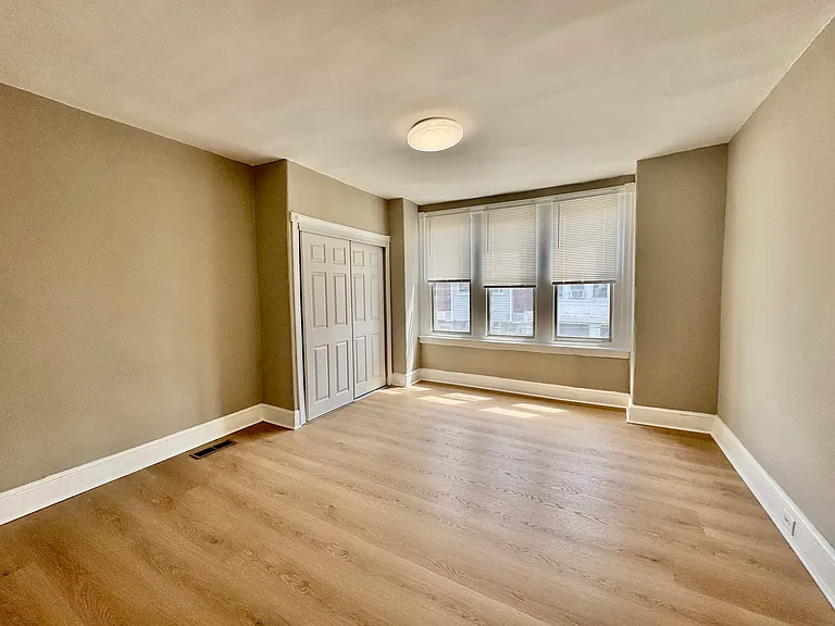 2528 S American St — Photo 8