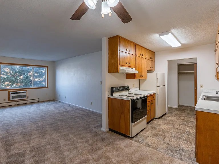 Fargo, ND Woodland Apartments | Kitchen