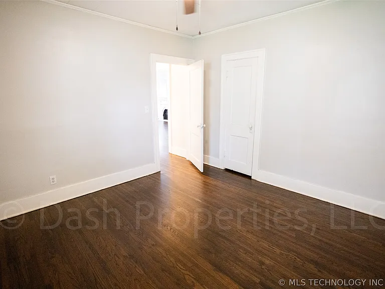 1119 S Florence Ave — Photo 35