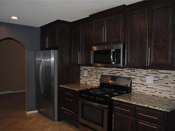 5th image of 2304 S 19th Ter