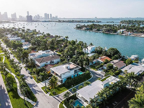 2nd image of 199 Palm Ave