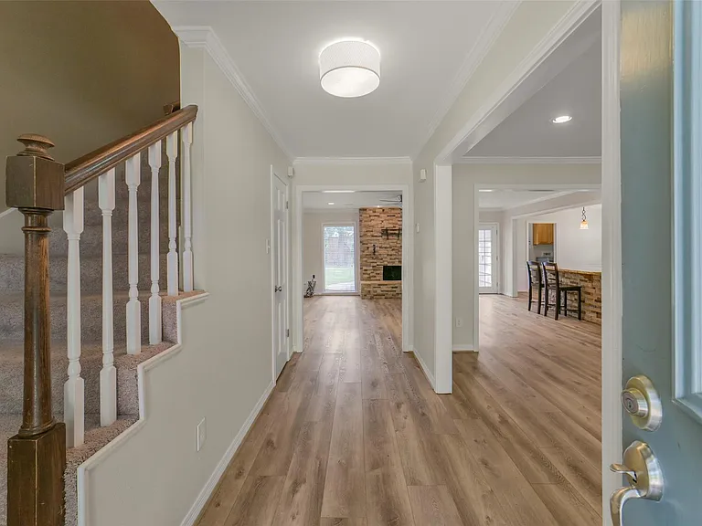 14915 Chadbourne Dr — Photo 3