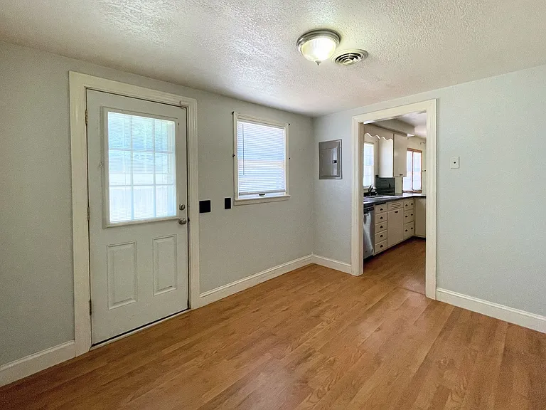302 N Reno Ave — Photo 14