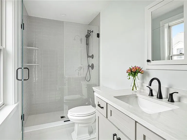 118 Newport Ave — Photo 28