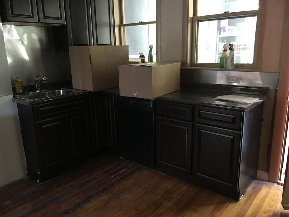 2nd image of 11 Fowler St #4