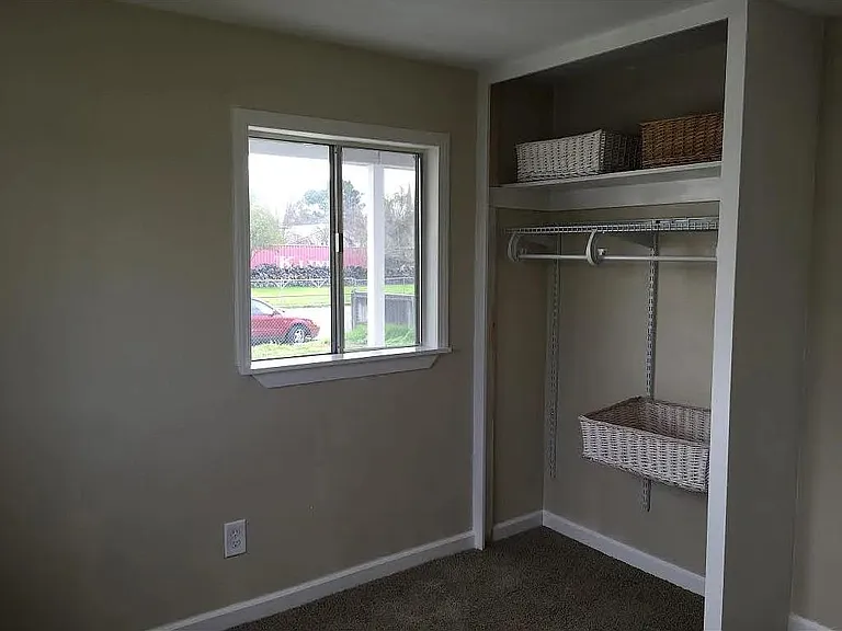 337 Potomac Ave — Photo 6