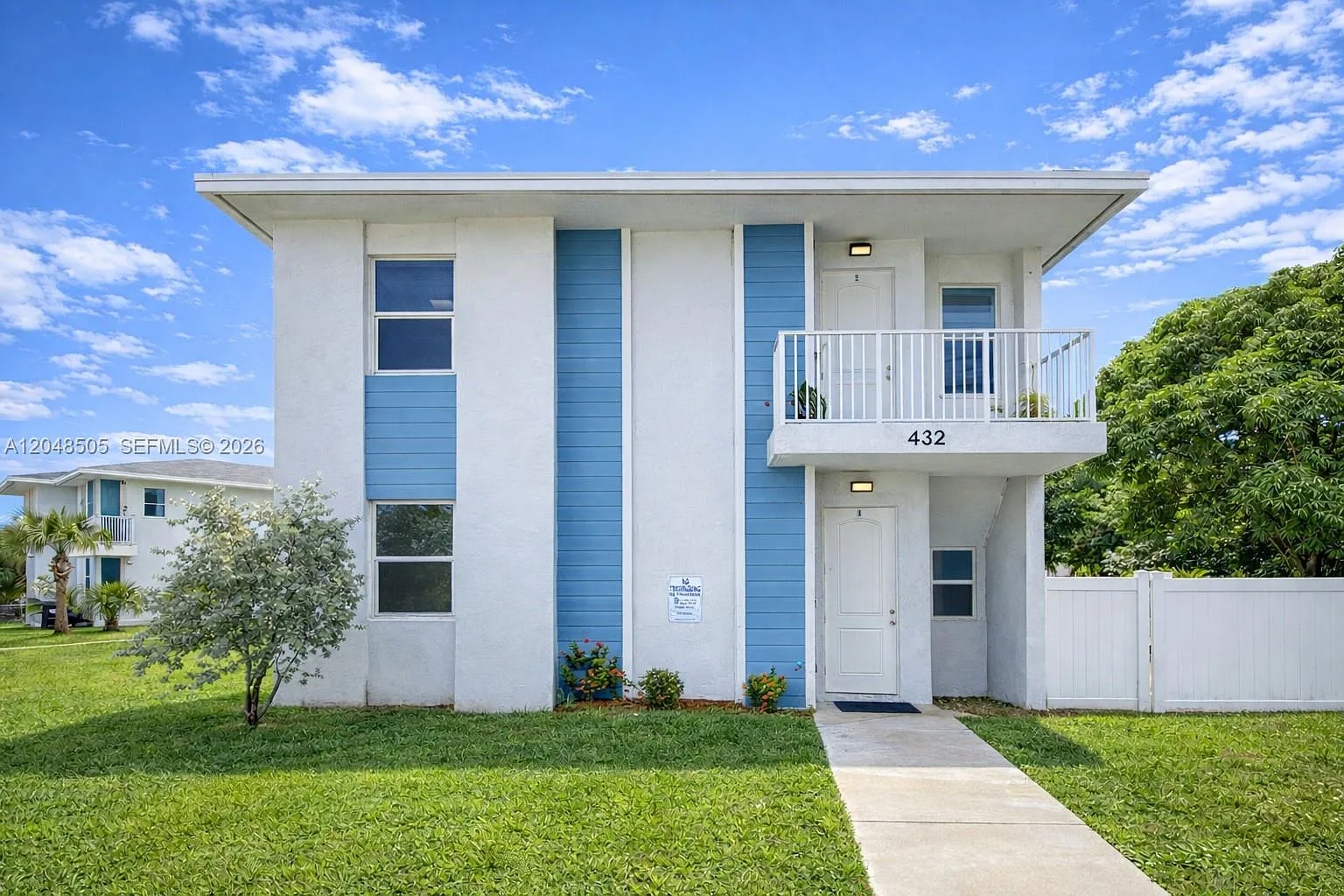 3 bed, 2.0 bath, 1382 sqft, $2,400 — Photo 1