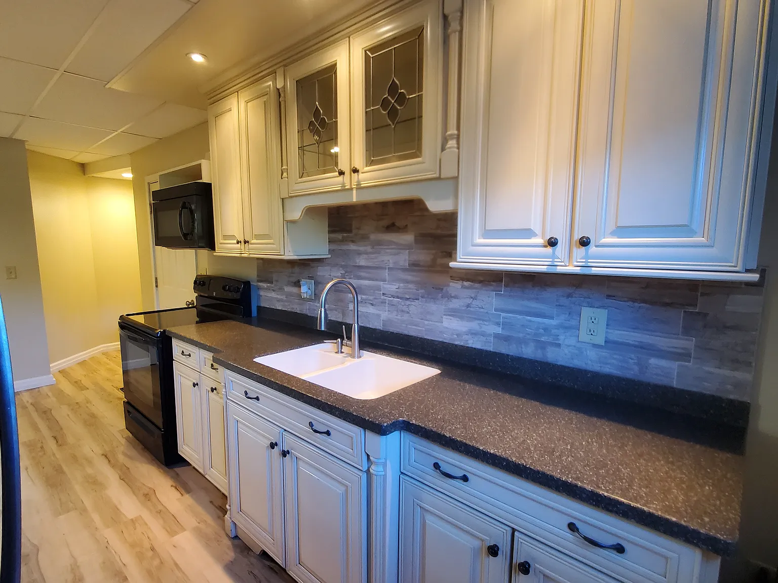 1 bed, 650 sqft, $1,150 — Photo 4