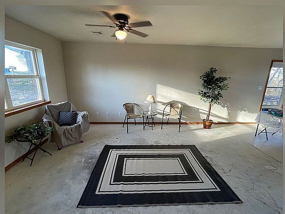 4th image of 406 N Cloe St