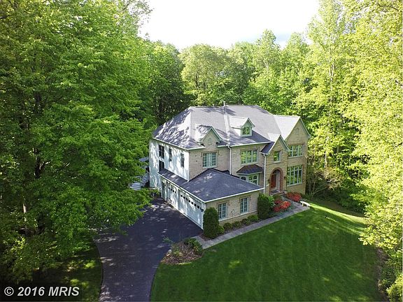 BEST location in Estates East!  Public W & S