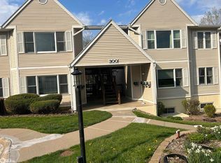 701 E Lowe Ave APT 313, Fairfield, IA 52556