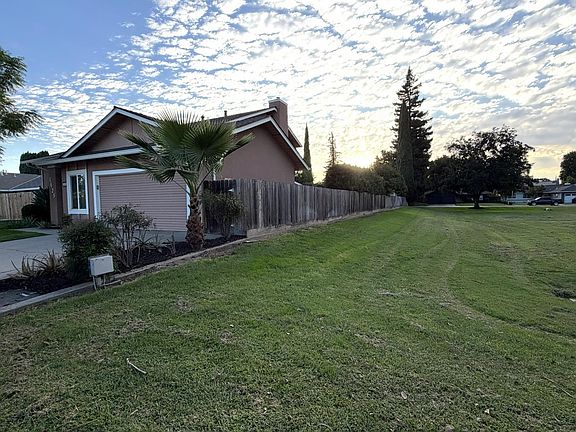 2nd image of 1425 Forest Dr