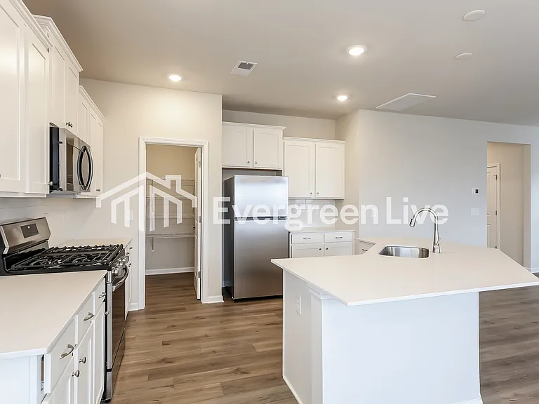 404 Lees Corner Ln — Photo 7